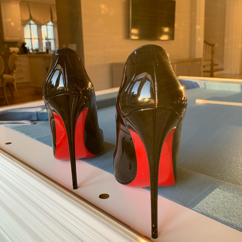 Christian Louboutin So Kate pumps
